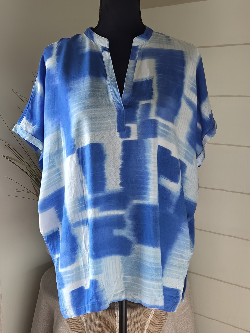 Natori N Blue White Boho-Chic Tie-Dye Split Neck Tunic Luxury Loungewear Caftan